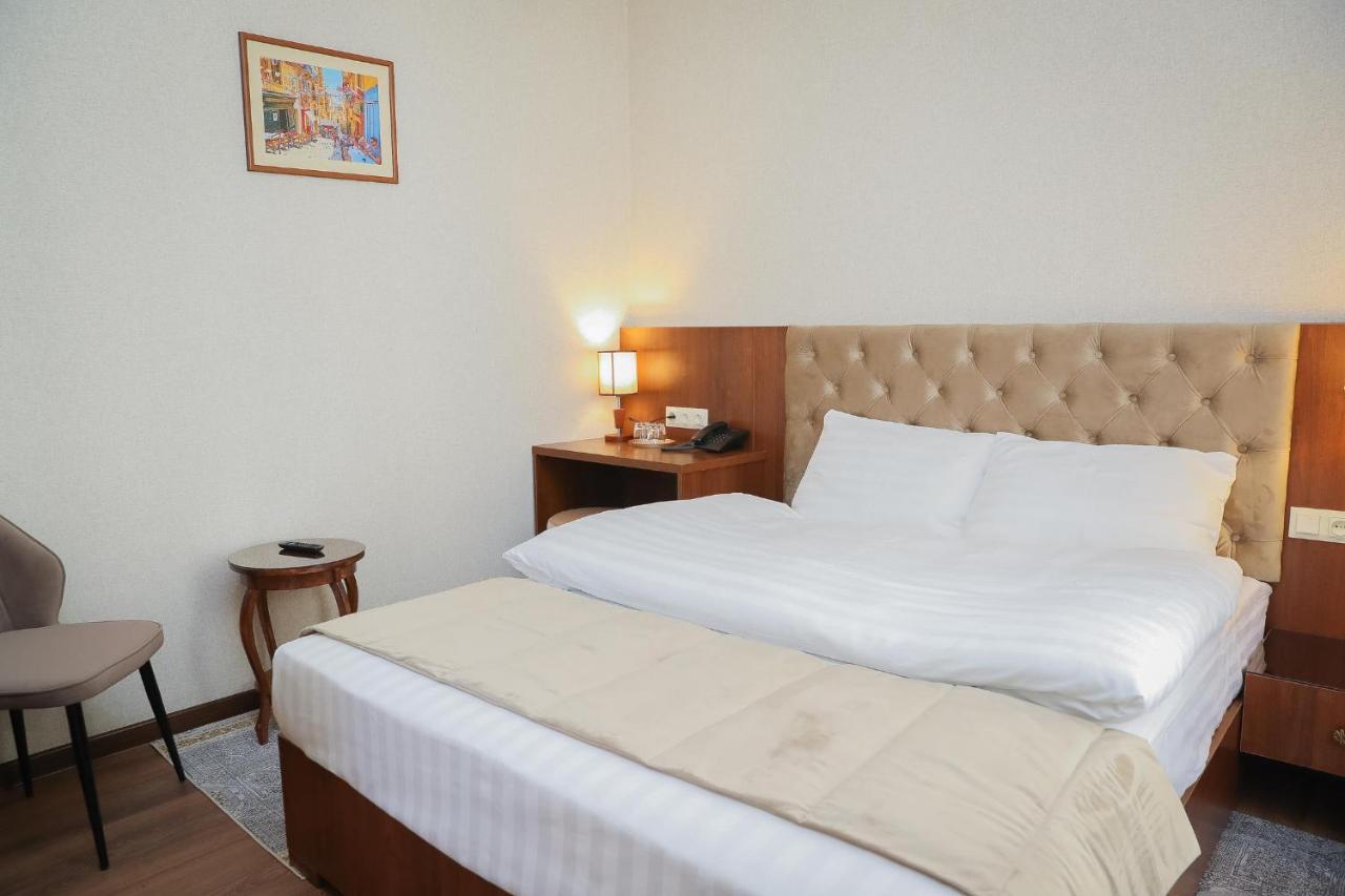 Riviera Hotel Biskek Kültér fotó